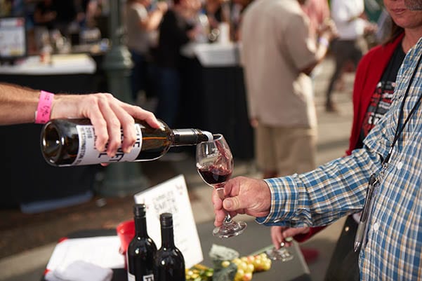 orlando-wine-festival-2019-pour-wine